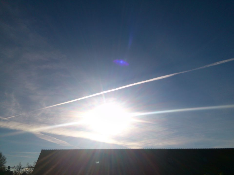 Vreemde objecten boven Heiloo foto