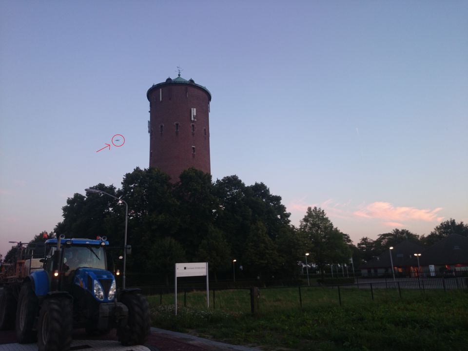 Mogelijk UFO gespot bij watertoren in Made foto