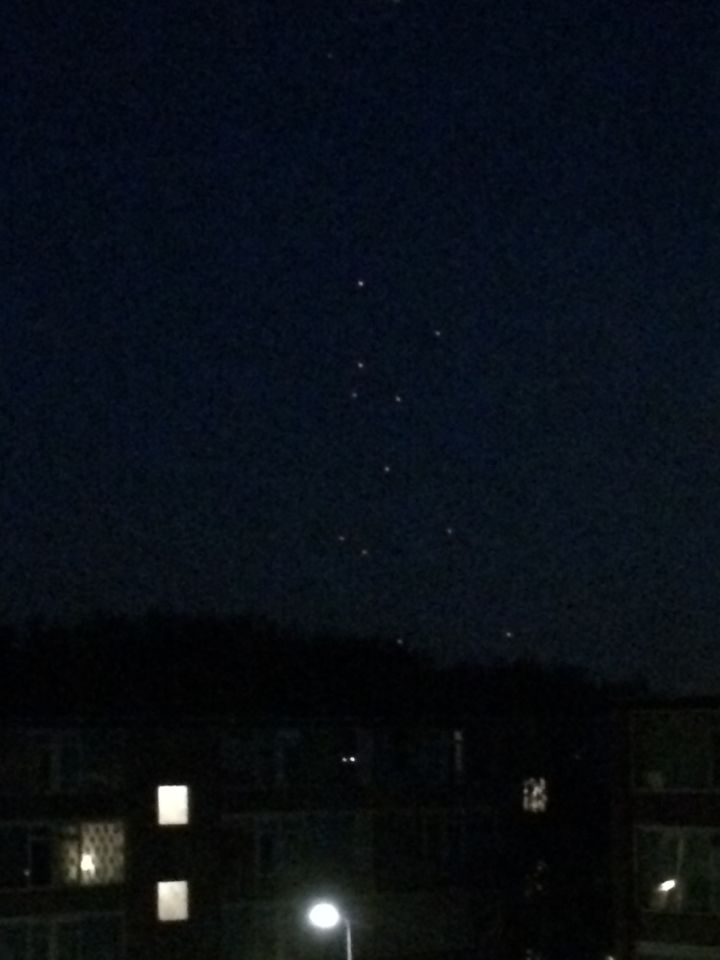 11 a 12 Lichtbollen boven Ridderkerk foto