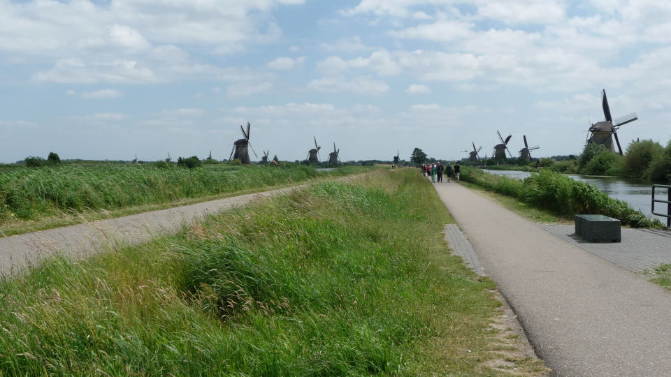 Driehoekige wolkformatie boven Kinderdijk foto