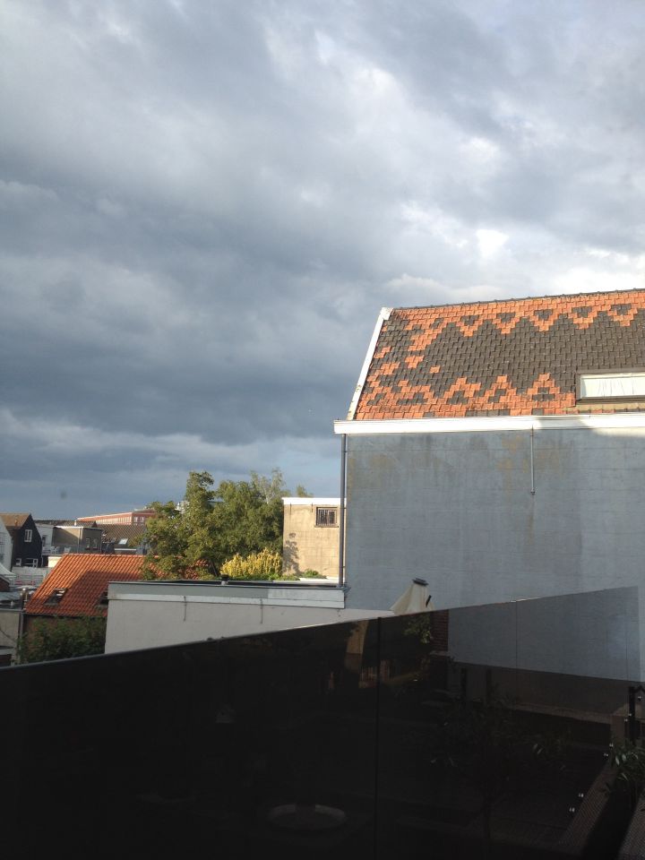 Lichtbol boven stad Breda foto