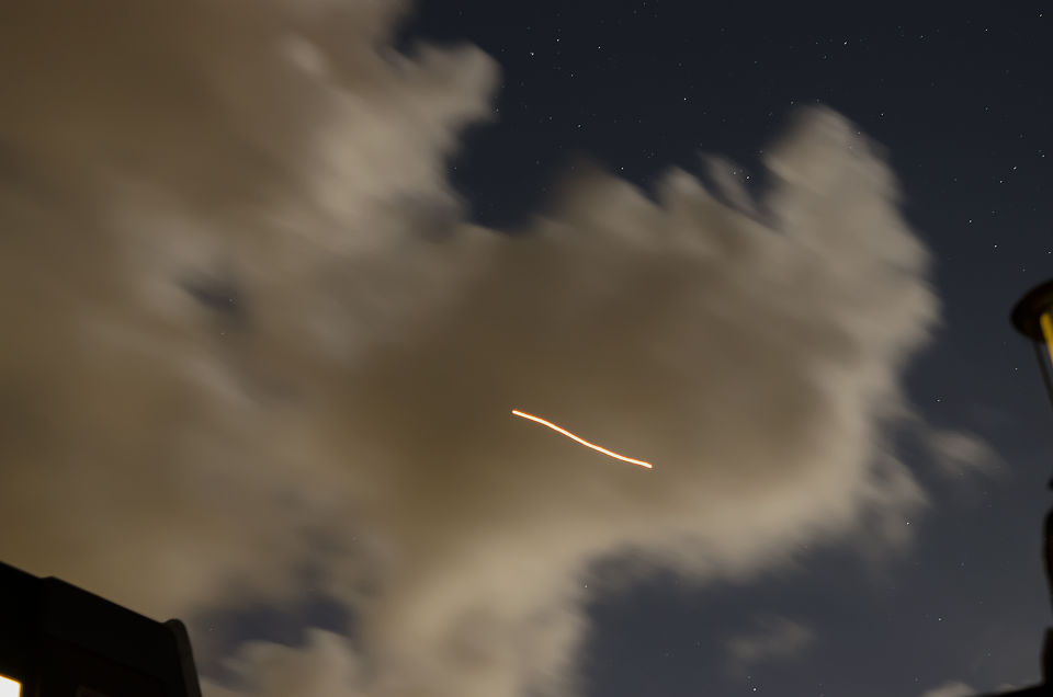 Oranje bol boven schermer foto