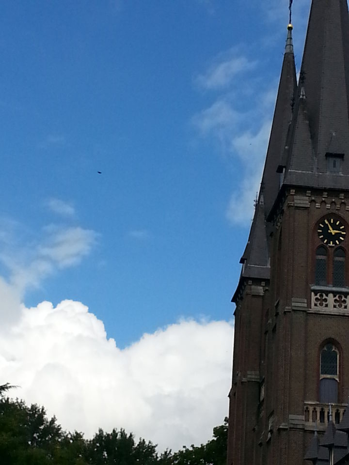 UFO boven Abdij Koningshoeve Tilburg foto