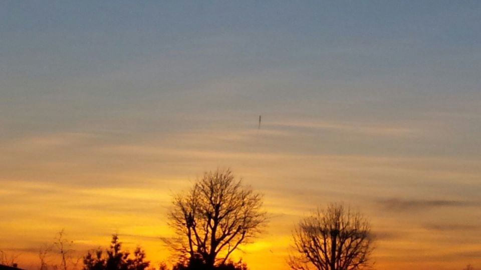 Vreemde verticale streep in de lucht foto