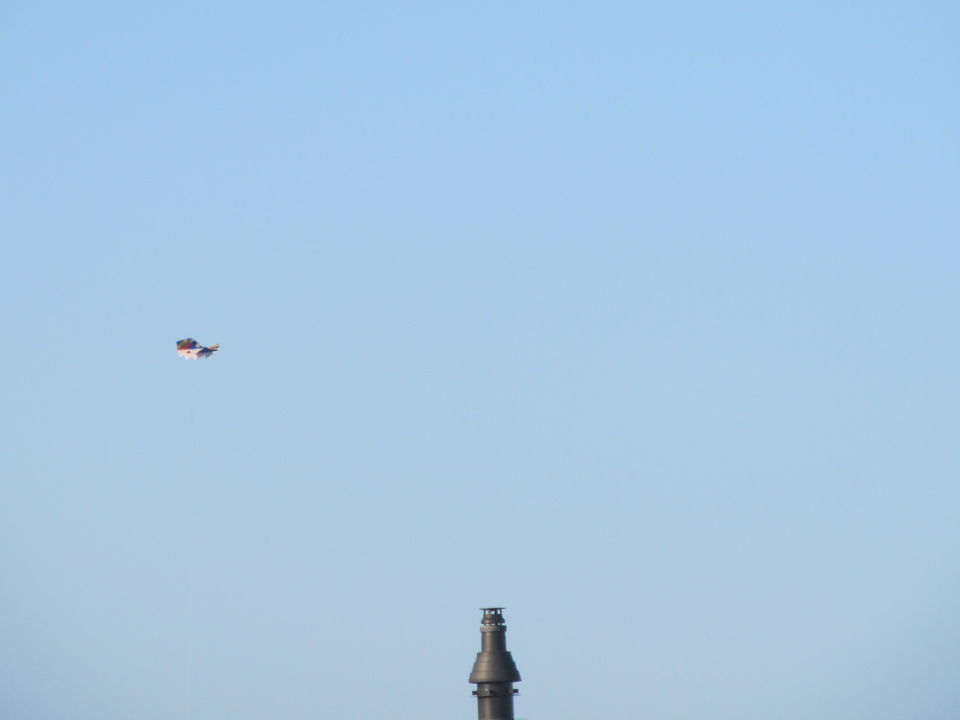 Ondefinieerbaar object boven Zaanstreek / Ijmond foto