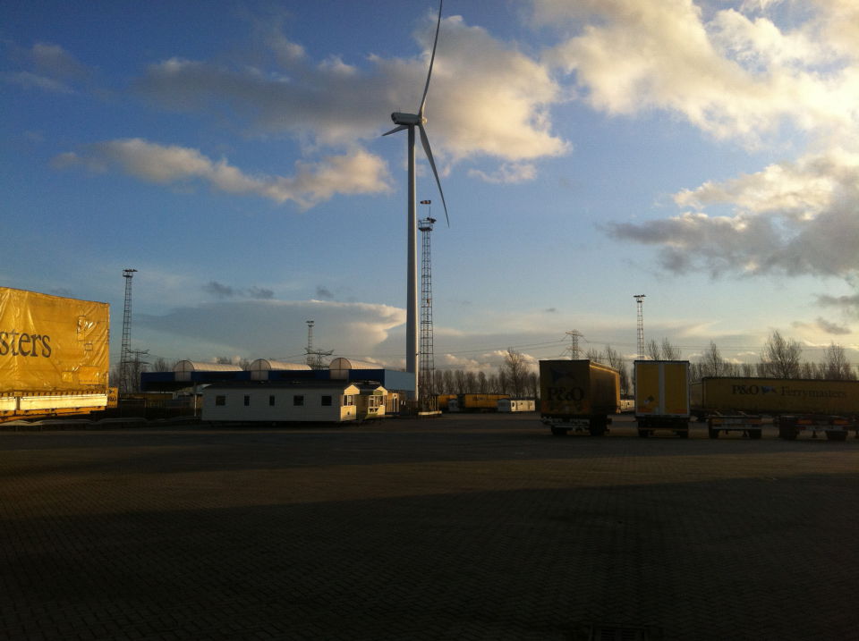 Twee UFO's boven Rotterdam foto