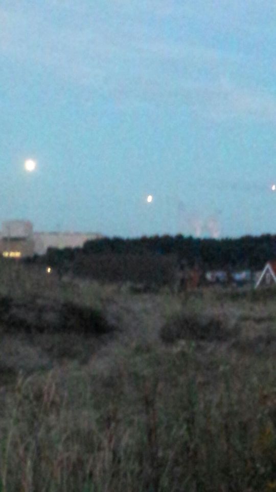 Drie heldere bollen in een driehoek in wijk aan zee foto