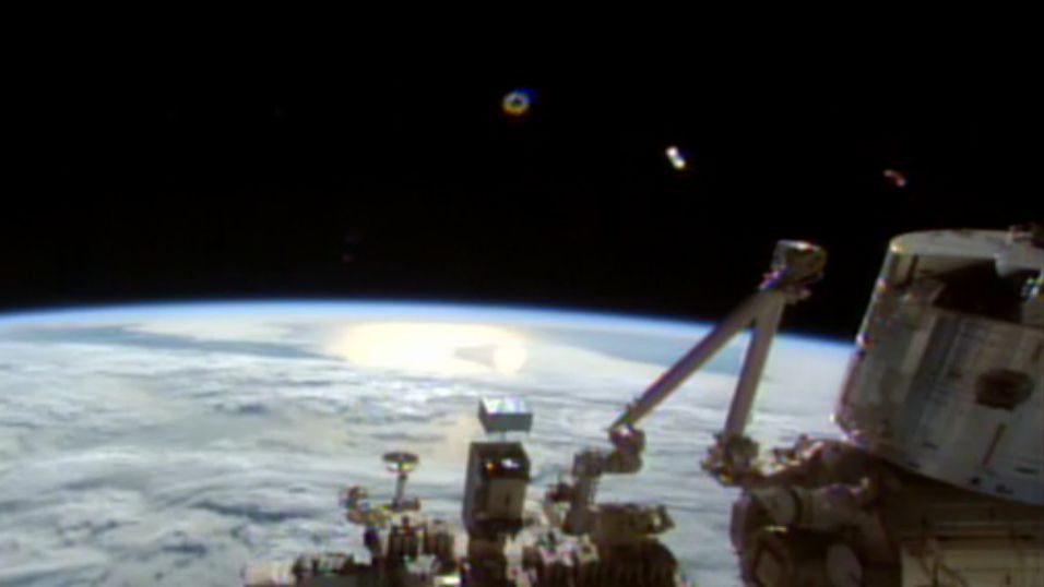 UFO`s op de live stream van de Space Cam ISS foto