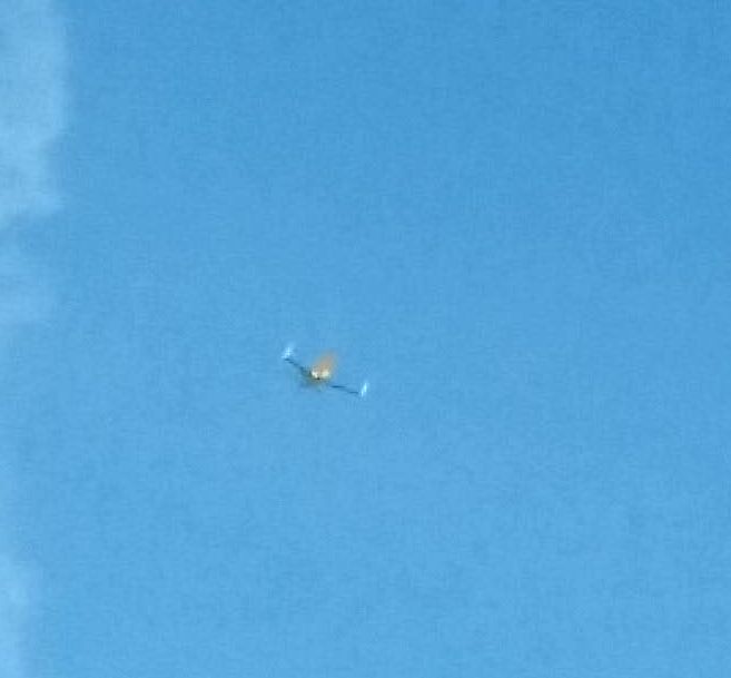 Laag en sloom vliegend object boven Amersfoort foto
