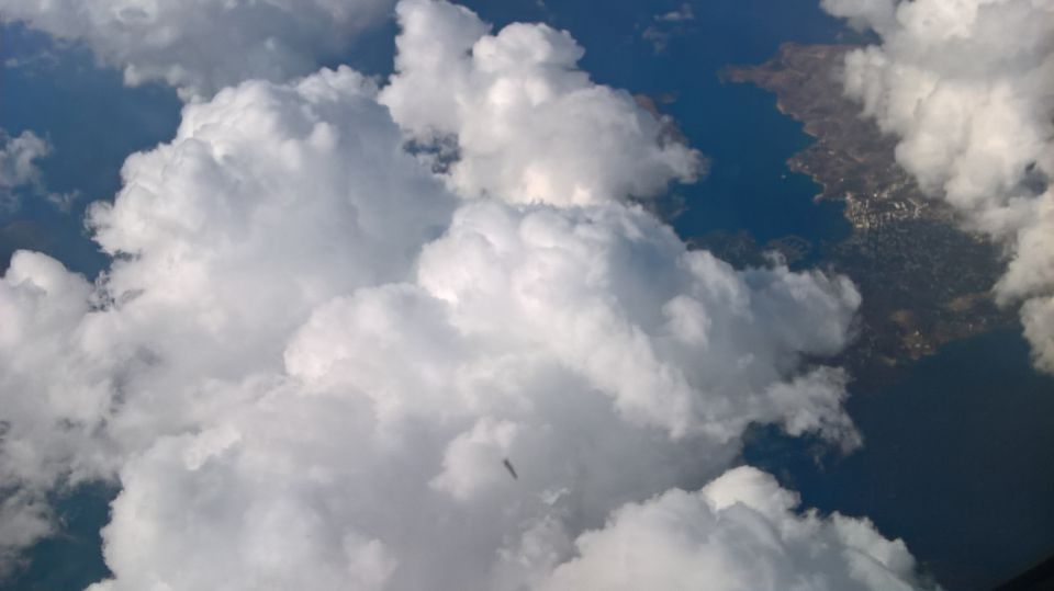 Foto van wolken vanuit een vliegtuig foto