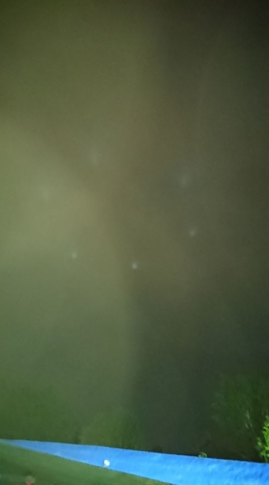 6 witte lichtpunten in een cirkel foto