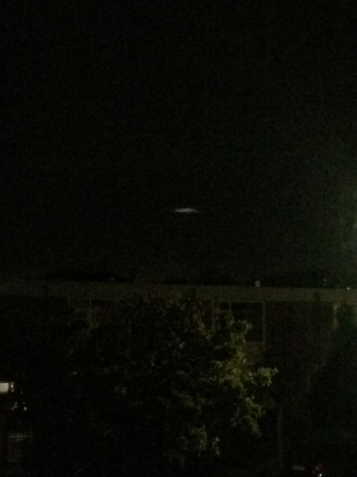 Licht met fel lichtgevende bol aan linker uiteinde foto