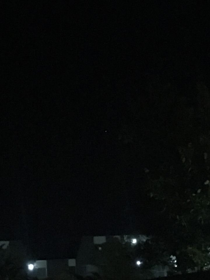 3 kleurig bewegend UFO foto