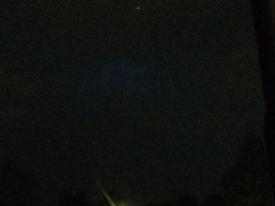 Felblauw licht in de vorm van een schotel foto