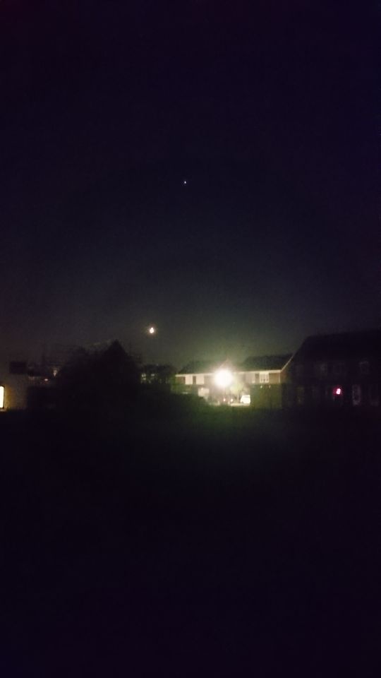 Felle lichten in Kerkrade bij duitse grens twee bollen foto