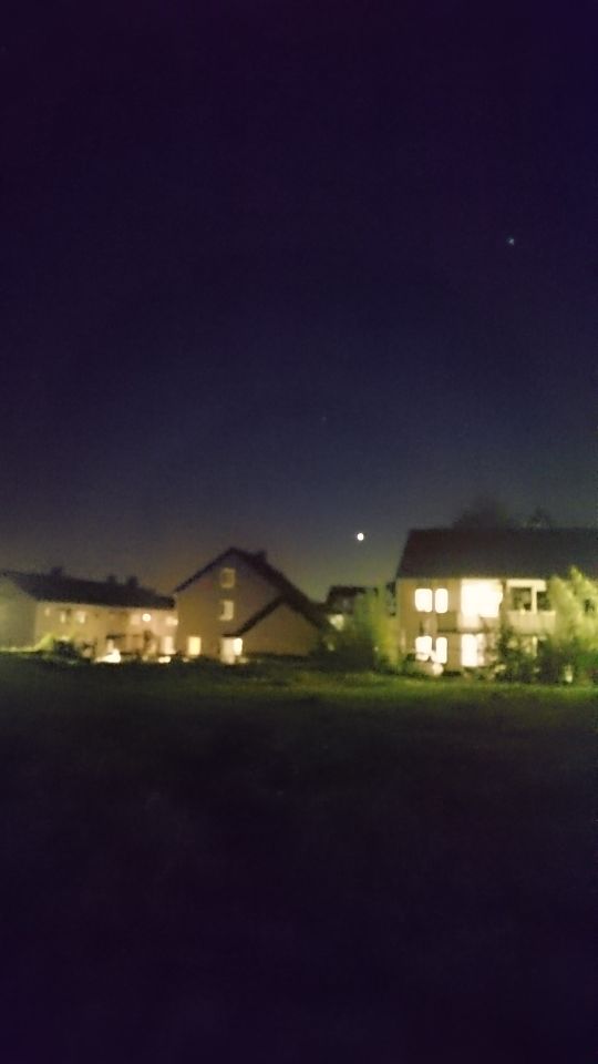 Felle lichten in Kerkrade bij duitse grens twee bollen foto