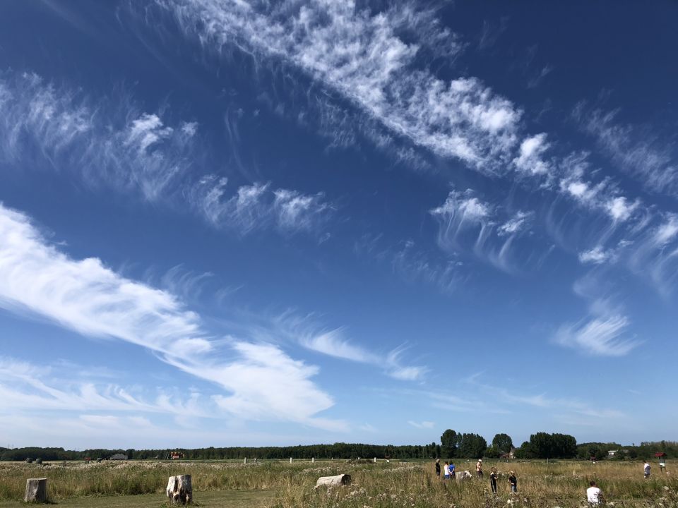 Driehoekig object in de lucht foto