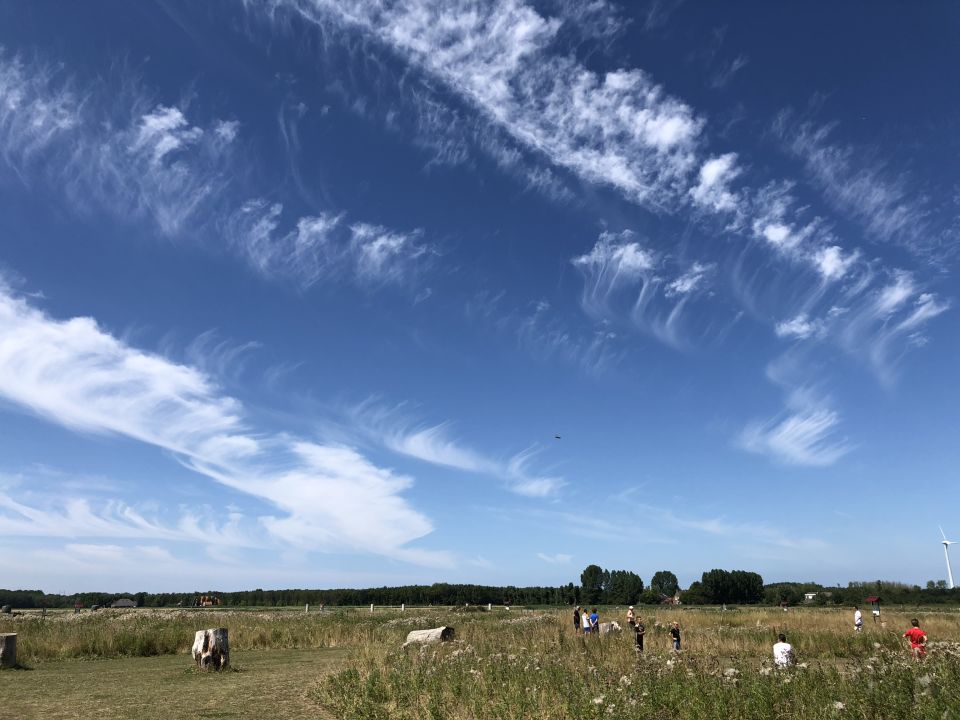 Driehoekig object in de lucht foto