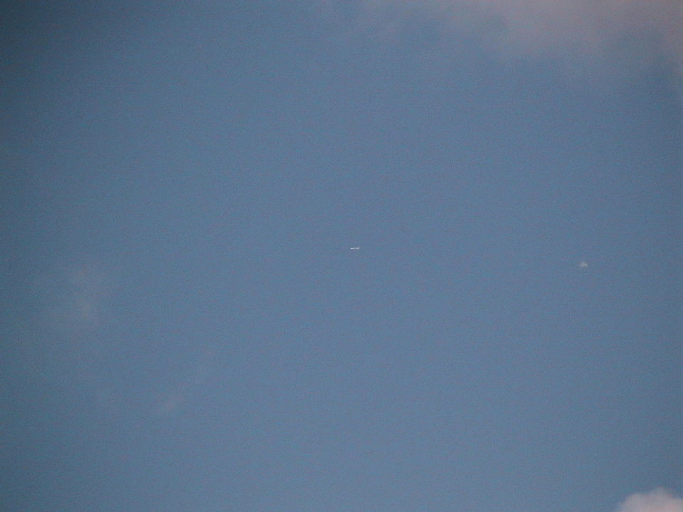 Ufo bijna tegen een lijnvliegtuig aan foto