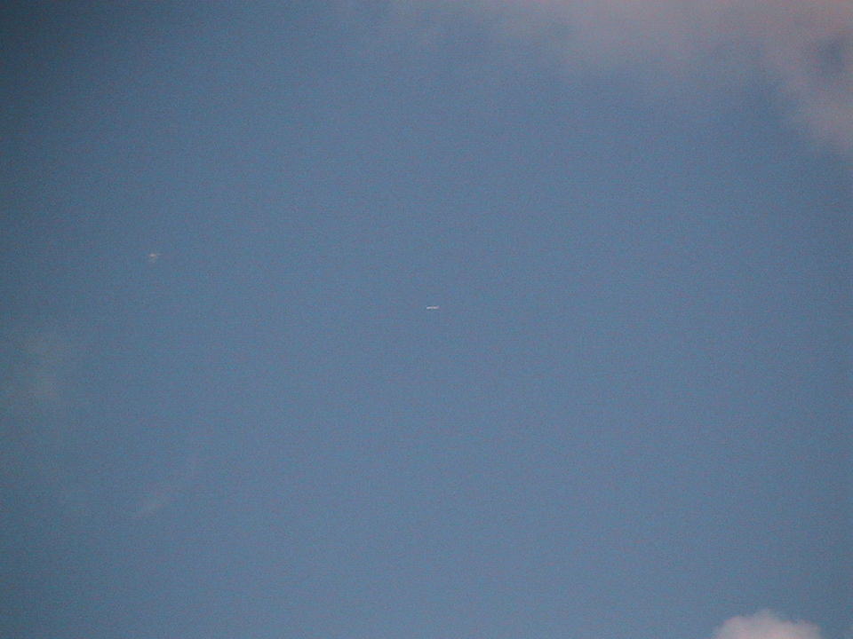 Ufo bijna tegen een lijnvliegtuig aan foto