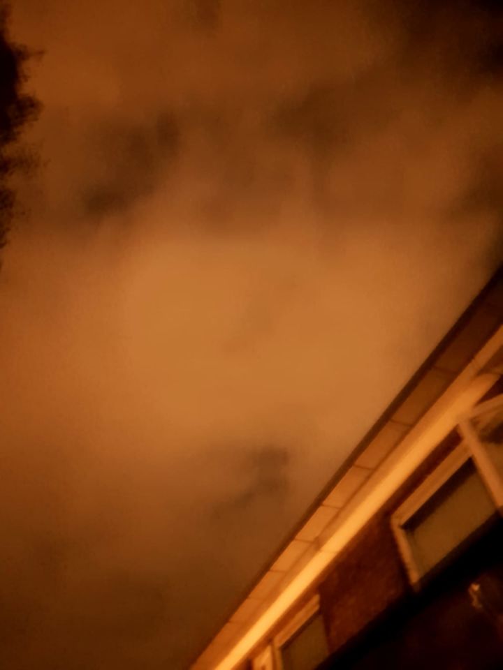 6 lichtgevende bollen in cirkel, snel bewegend met de klok mee foto