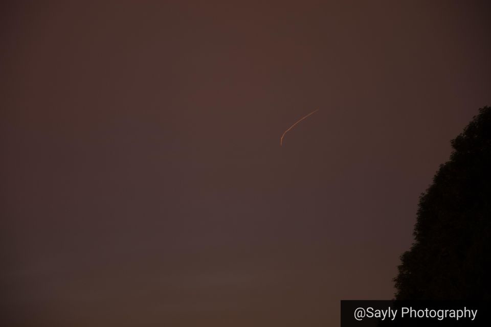Voor het oog een stilstaande rode punt, op de foto blijkt het te bewegen foto