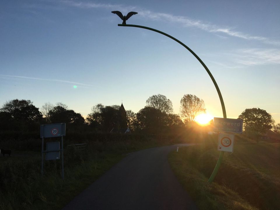 Blauwe bol op 3 locaties in Nederland rond dezelfde tijd foto