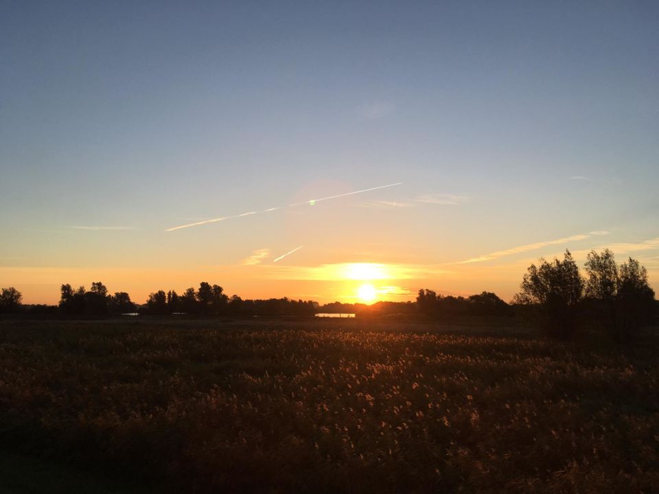 Blauwe bol op 3 locaties in Nederland rond dezelfde tijd foto