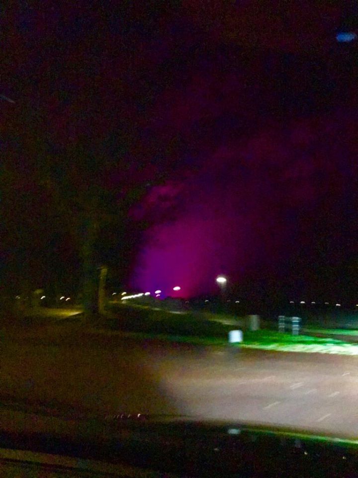 2 Paars en een roze licht vanuit zee (Hargen aan zee) foto