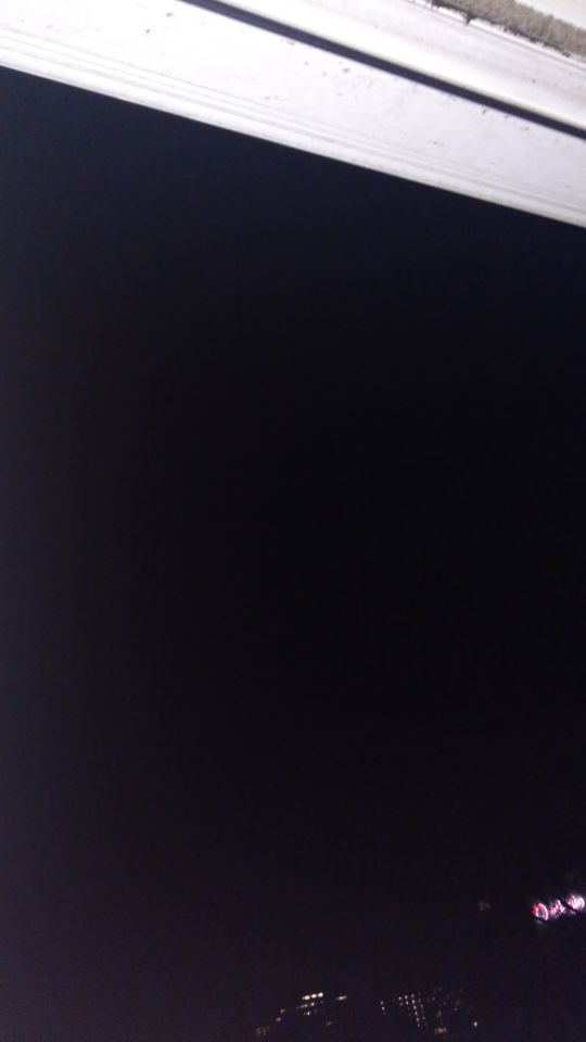 Donkere zeshoekige schotel met 3 lichten foto