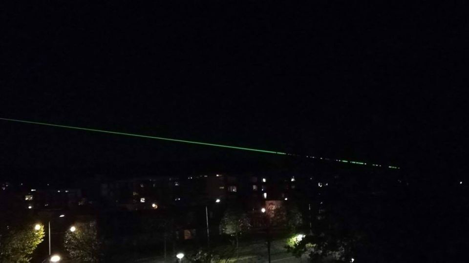 Groene lichtstraal boven Venlo foto