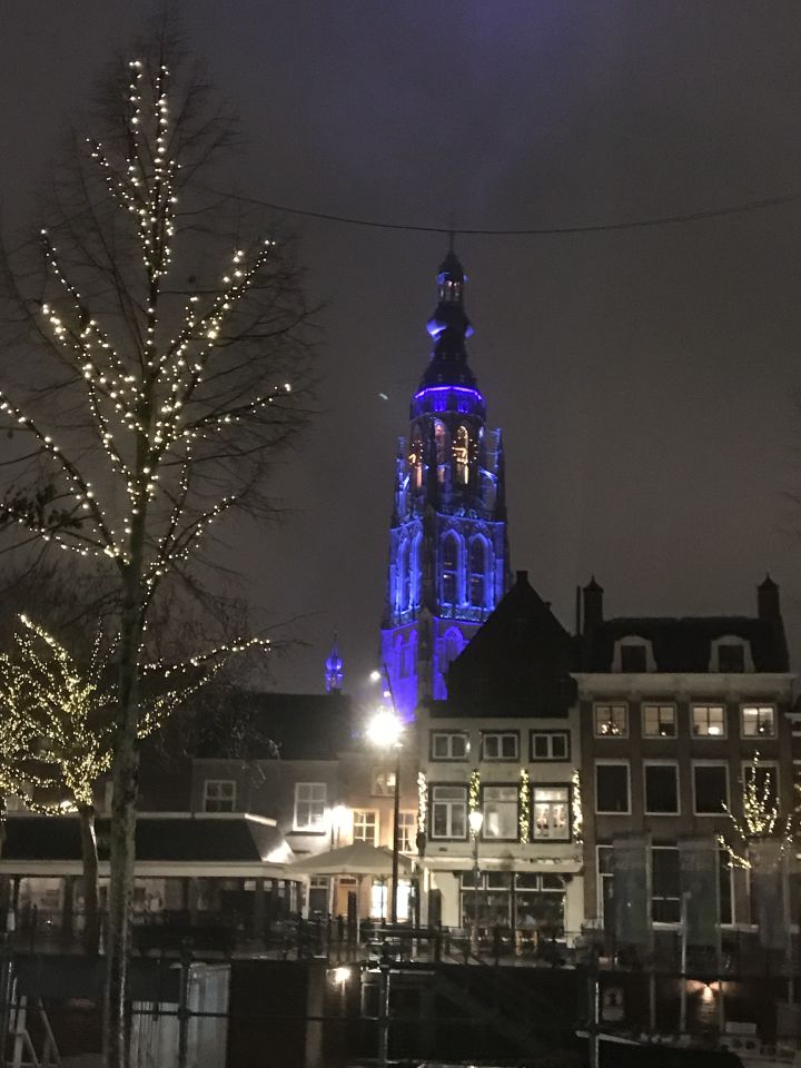 Geen idee wat er op de foto voor lichtje is. Komt ook soort straal vanaf. foto