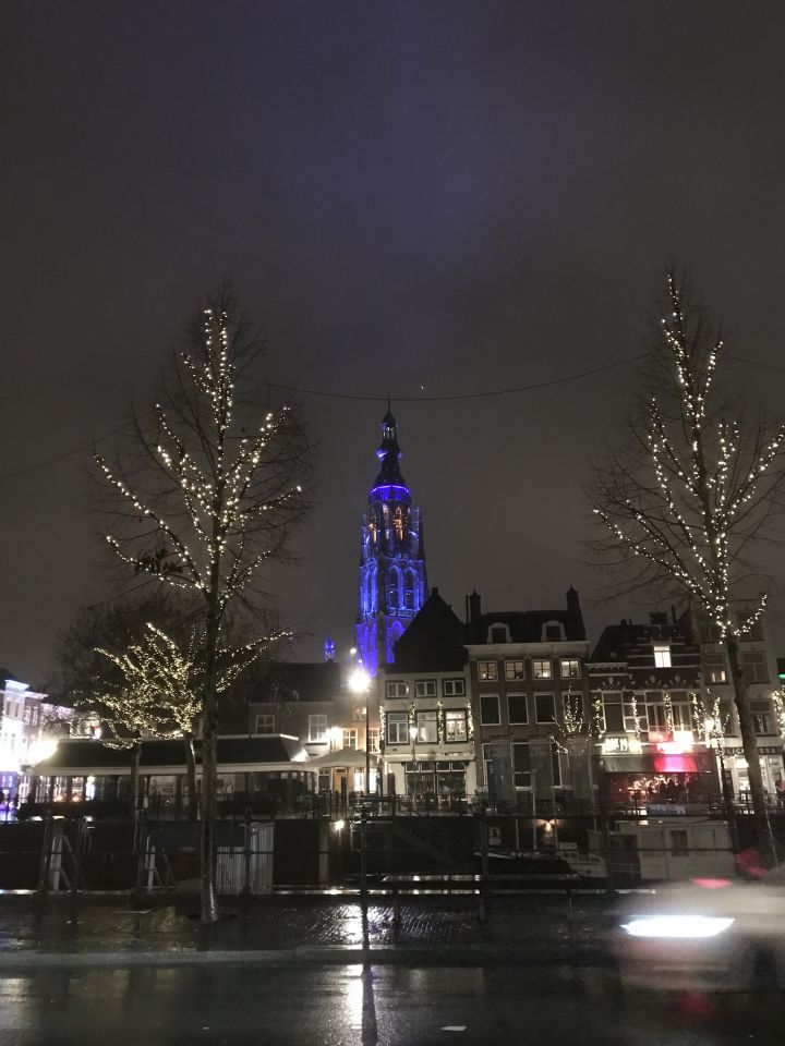 Geen idee wat er op de foto voor lichtje is. Komt ook soort straal vanaf. foto