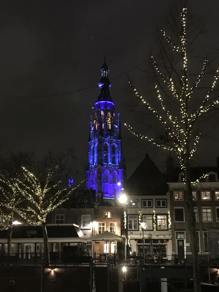 Geen idee wat er op de foto voor lichtje is. Komt ook soort straal vanaf. foto