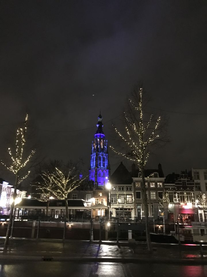 Geen idee wat er op de foto voor lichtje is. Komt ook soort straal vanaf. foto