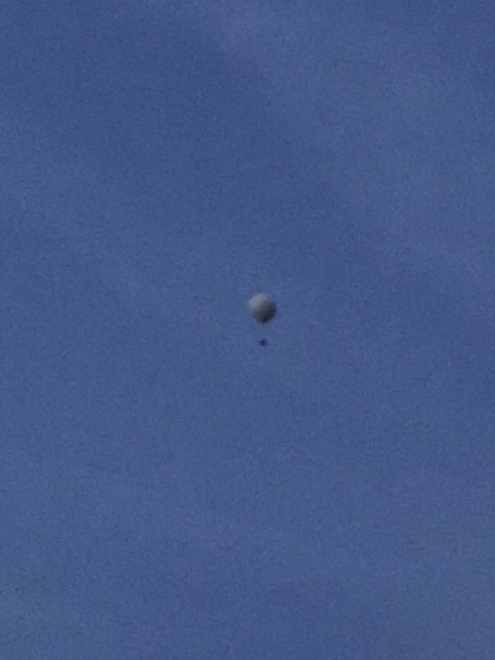 Aparte soort ballon/bal met een kabel onderaan + lampje foto
