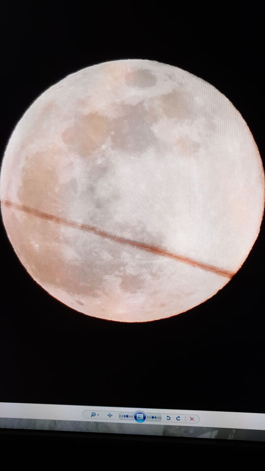 Streep over de maan foto