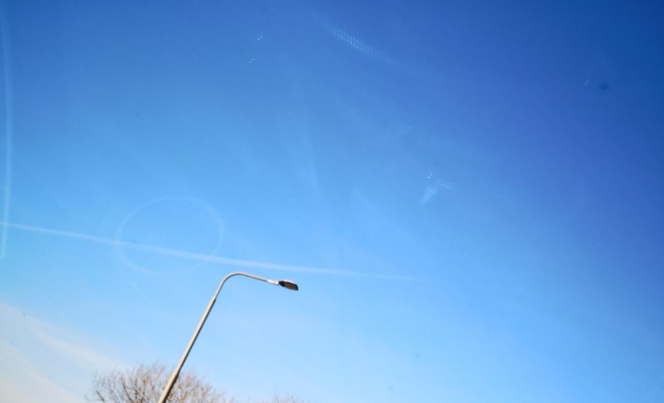 Zag een sigaarvormig object al rijdend in auto, op foto's andere objecten gezien foto