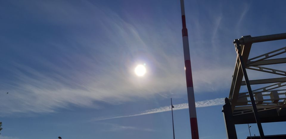 OM DE ZON EEN SATTALIET ZON foto