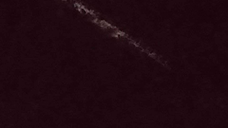 Lange trein van gele/witte lichten foto
