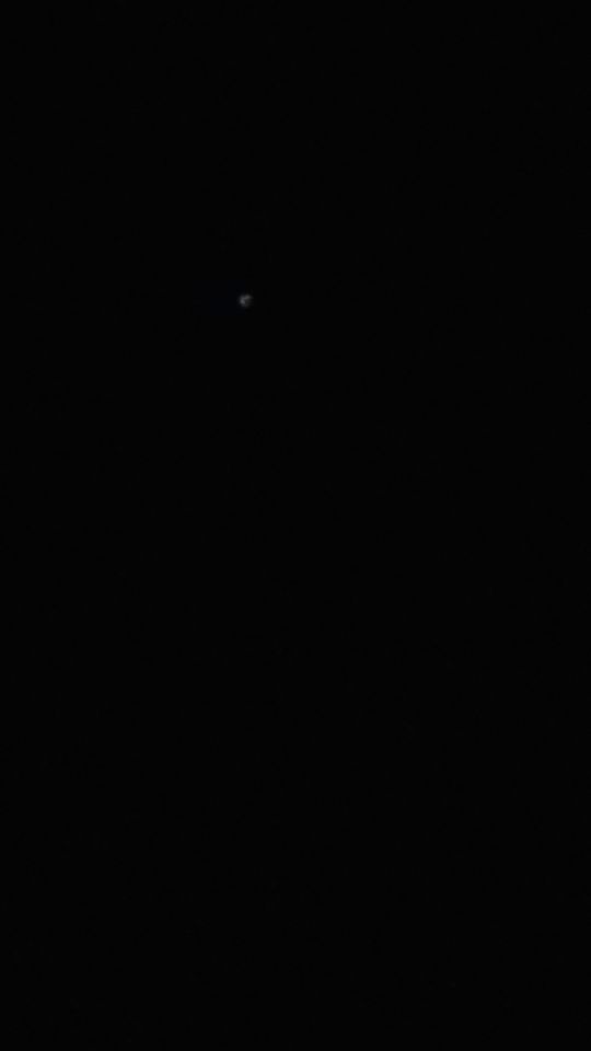 Ik zie boven Soesterberg rare lichten in de lucht foto